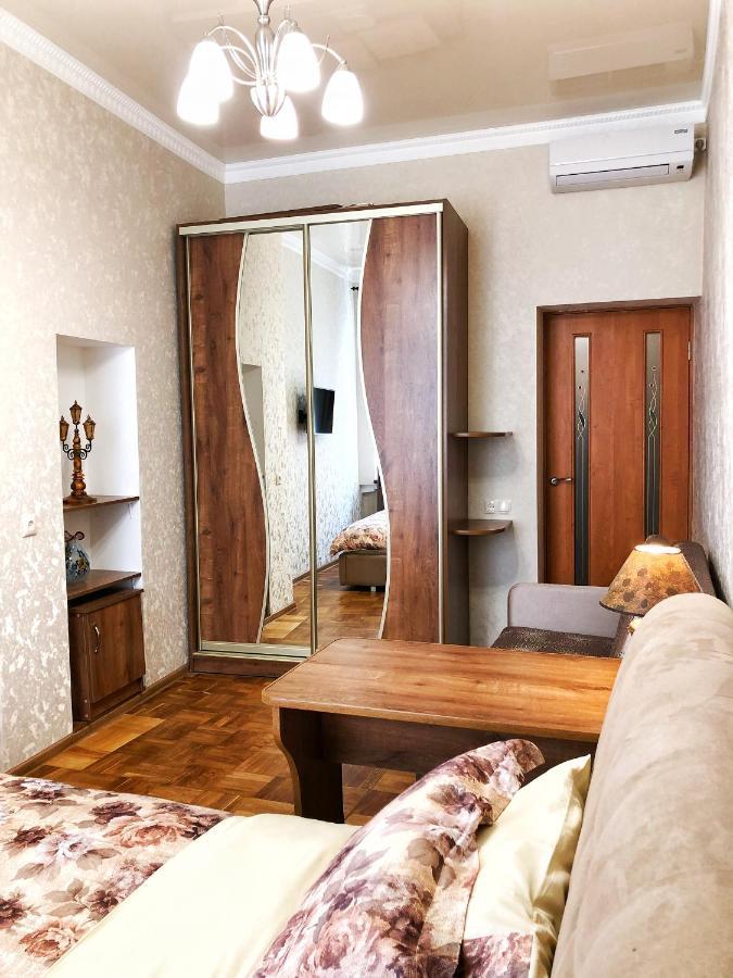 Apartments Near Rynok Square On Staroyevreyska And Fedorova Streets Lviv Luaran gambar