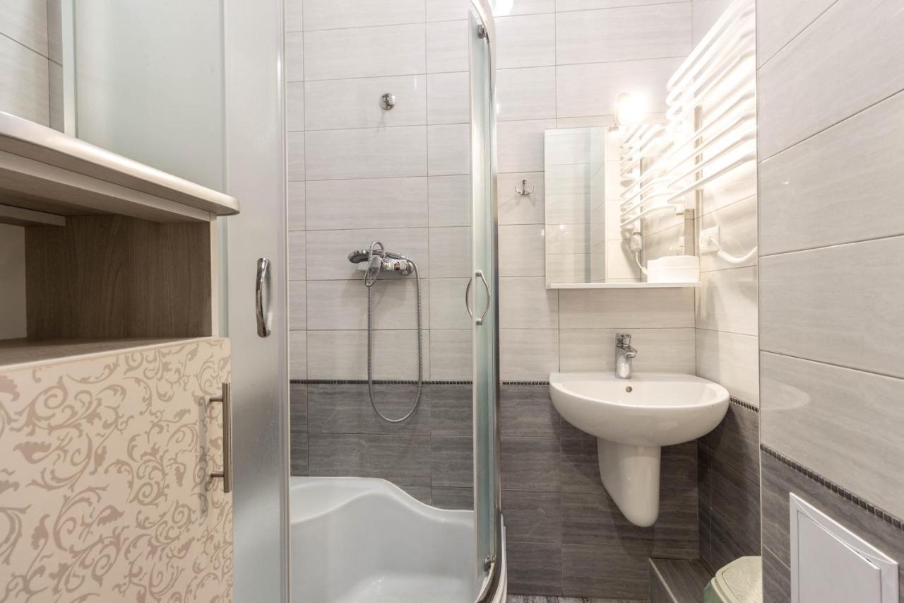 Apartments Near Rynok Square On Staroyevreyska And Fedorova Streets Lviv Luaran gambar